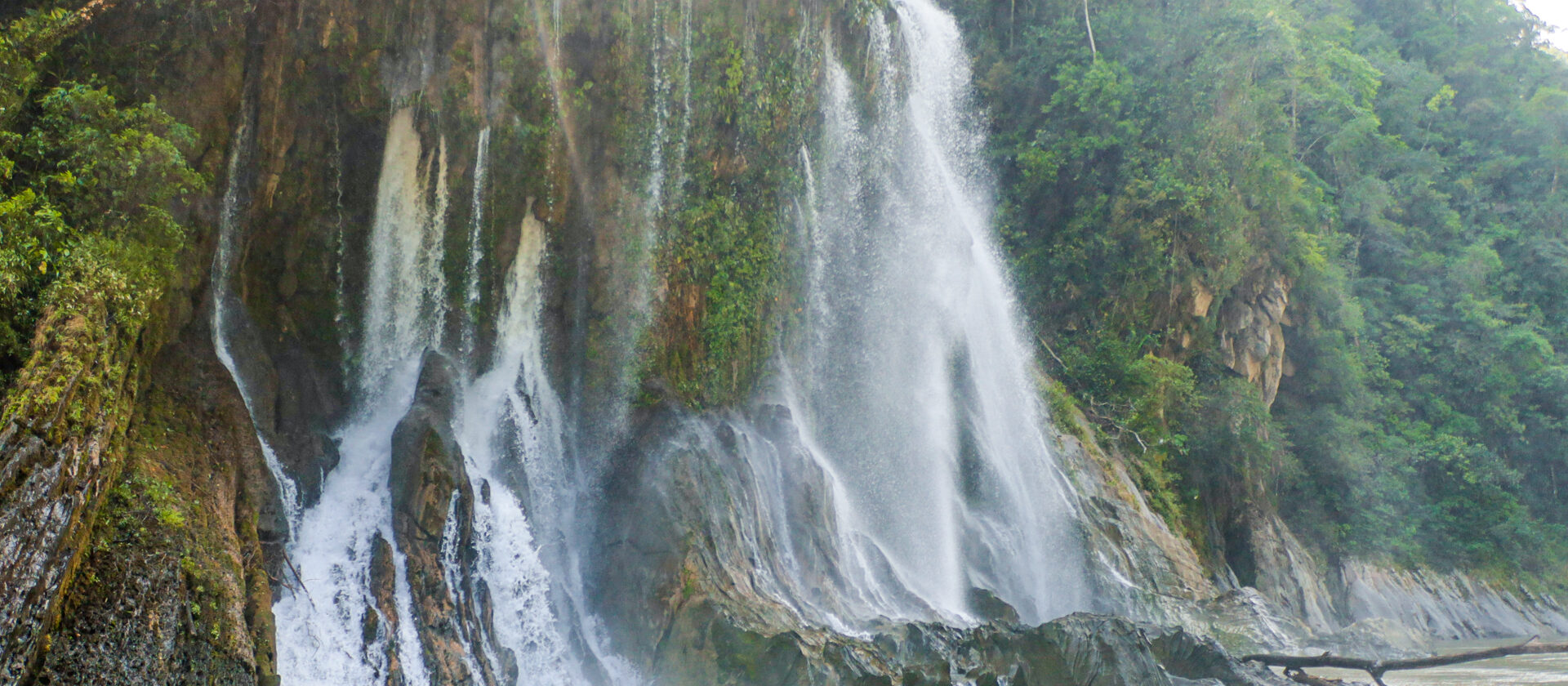 Excursion al increible Pongo de Mainique y rio turquesa (Yoguiato) 2D/N